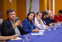 Ministro Valenzuela junto a la industria de huevos y aves anuncia siete medidas para combatir la influenza aviar