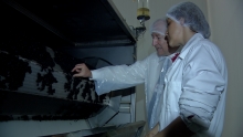 En el marco del permanente acercamiento del Servicio Agrícola y Ganadero a sus clientes externos, el Director Nacional del SAG, Aníbal Ariztía Reyes, visitó en la región de La Araucanía, la planta deshidratadora de berries “Procesos Naturales Vilkun”.